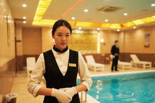 許昌的洗浴中心在給自己員工定做工裝需要考慮哪些尺碼因素？